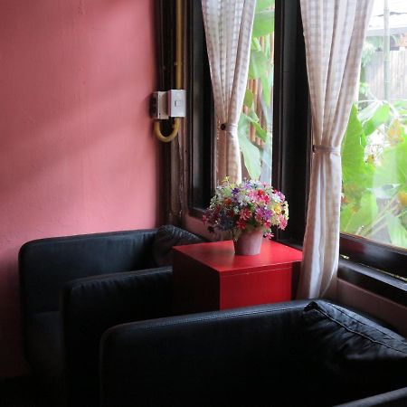 Non house hostel Bangkok Buitenkant foto