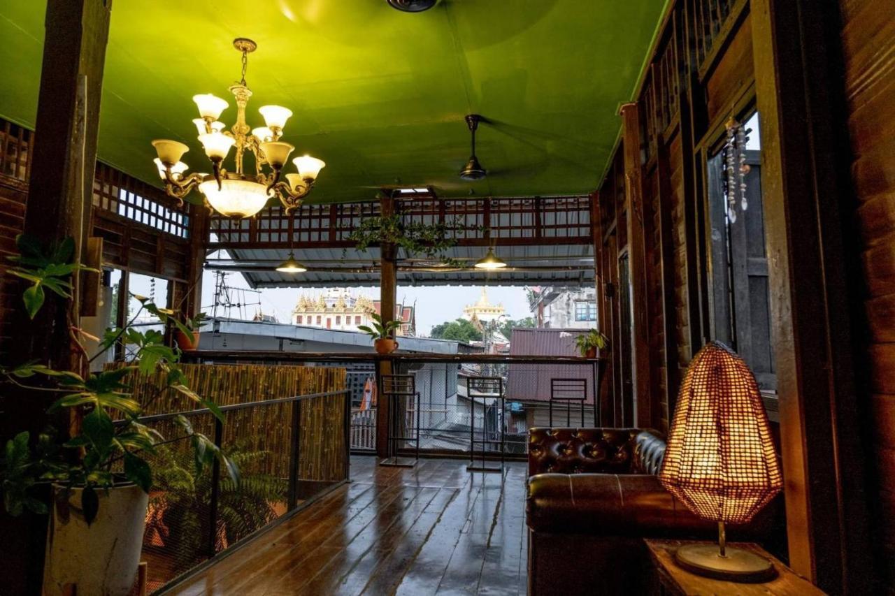 Non house hostel Bangkok Buitenkant foto