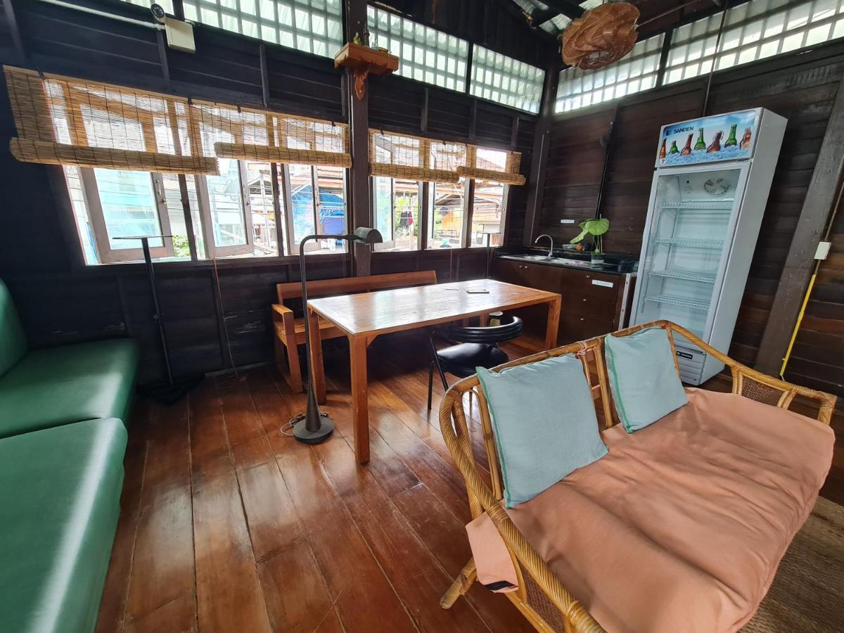 Non house hostel Bangkok Buitenkant foto