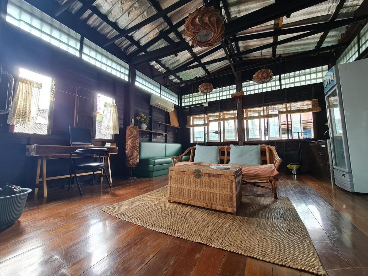 Non house hostel Bangkok Buitenkant foto