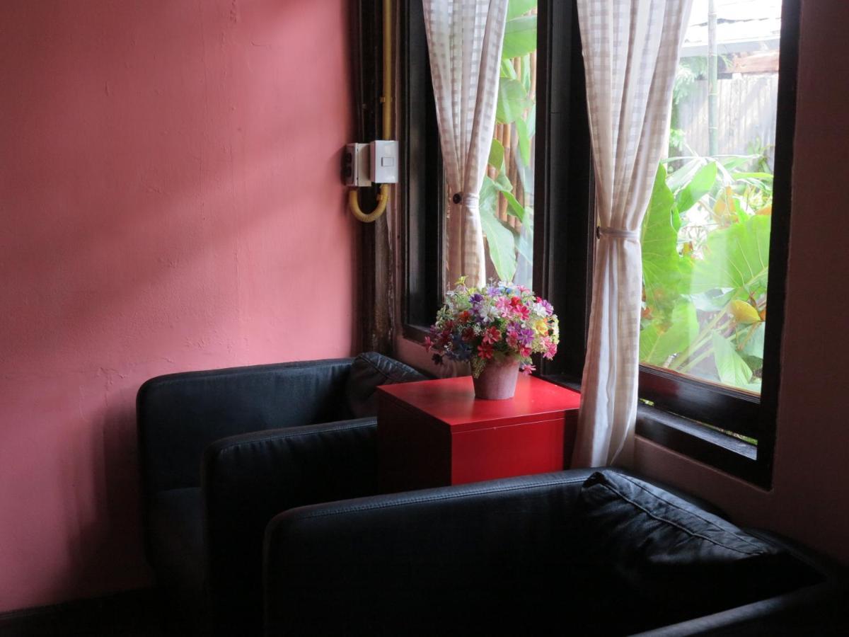 Non house hostel Bangkok Buitenkant foto