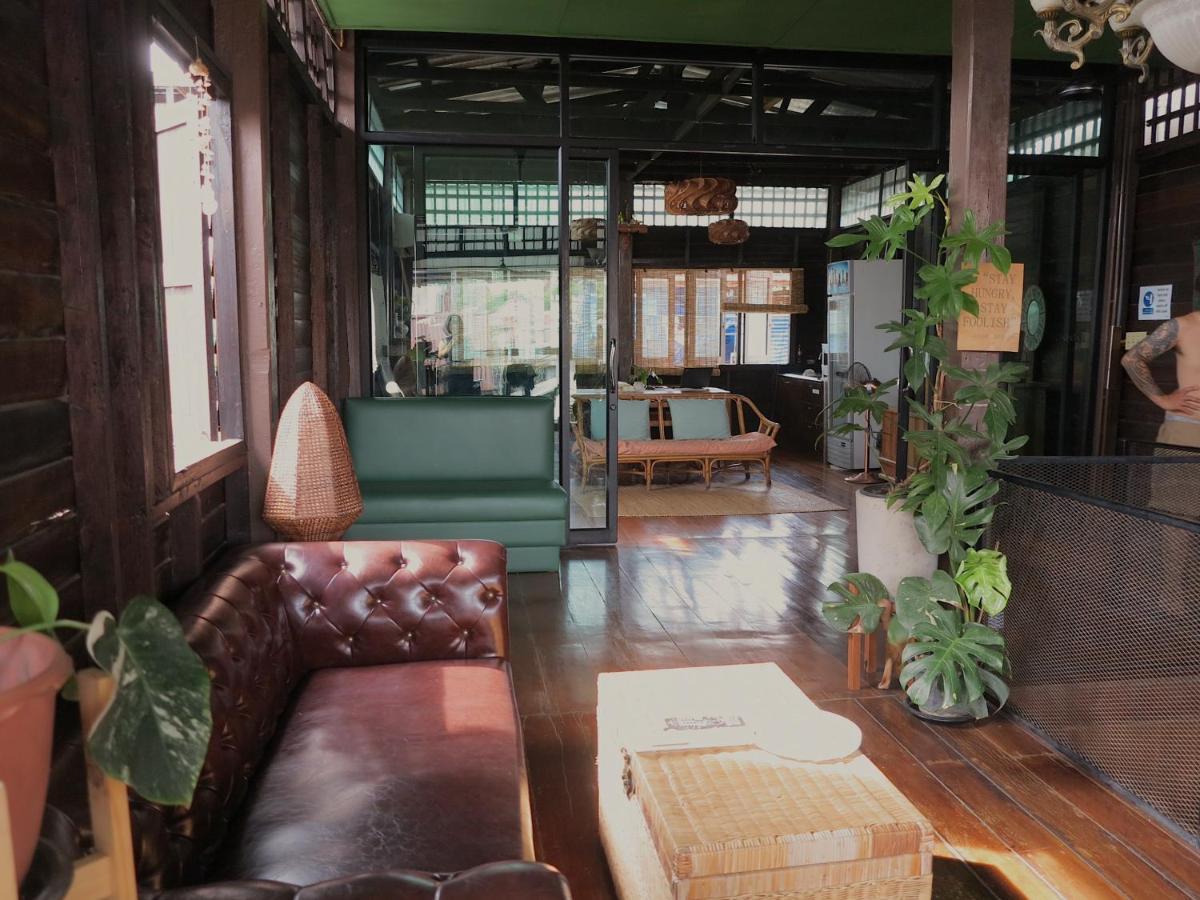 Non house hostel Bangkok Buitenkant foto